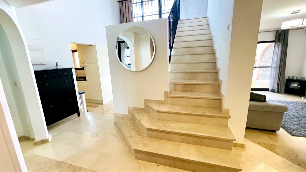 285.000 Euros