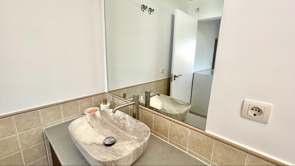 235.000 Euros