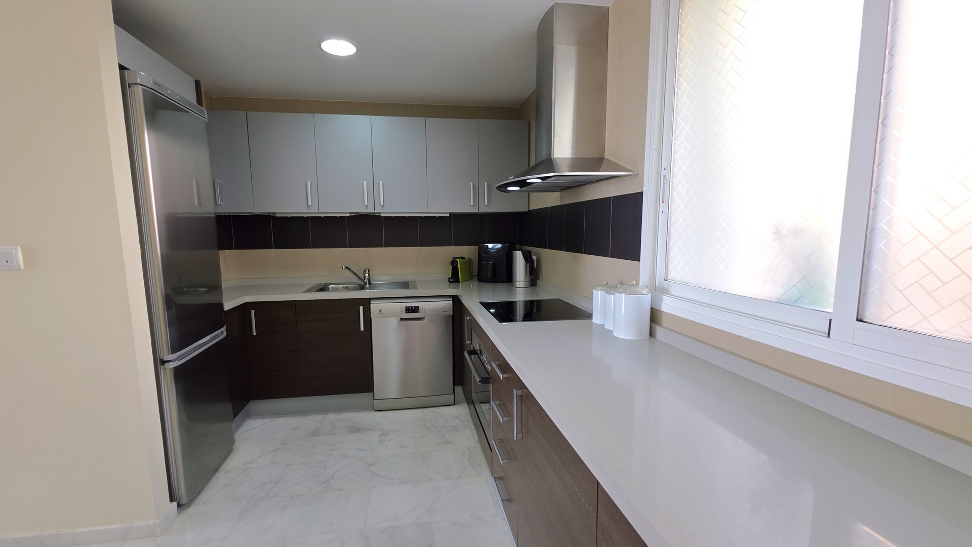 225.000 Euros