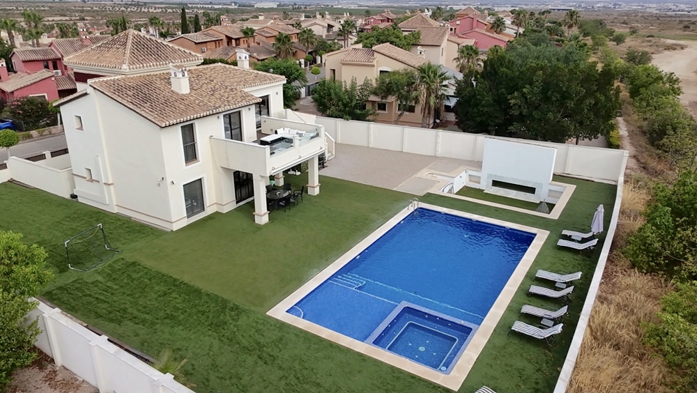 695.000 Euros