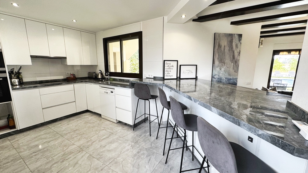 695.000 Euros