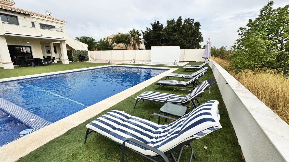 695.000 Euros