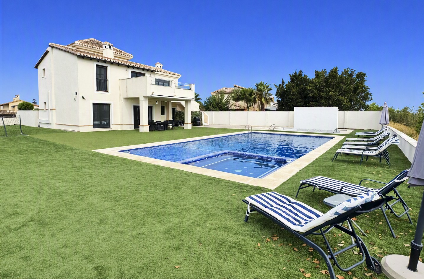 695.000 Euros