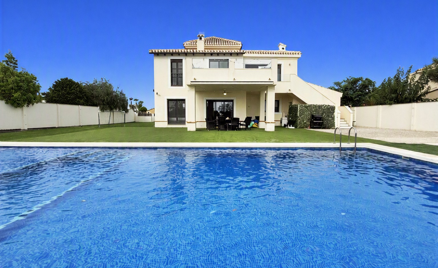 695.000 Euros