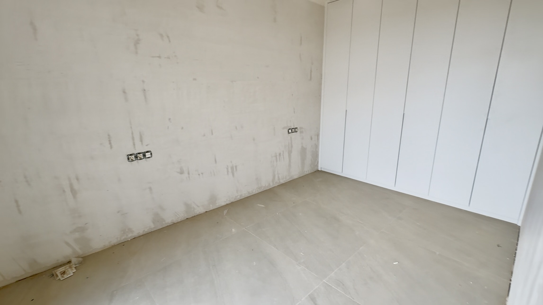 379.900 Euros