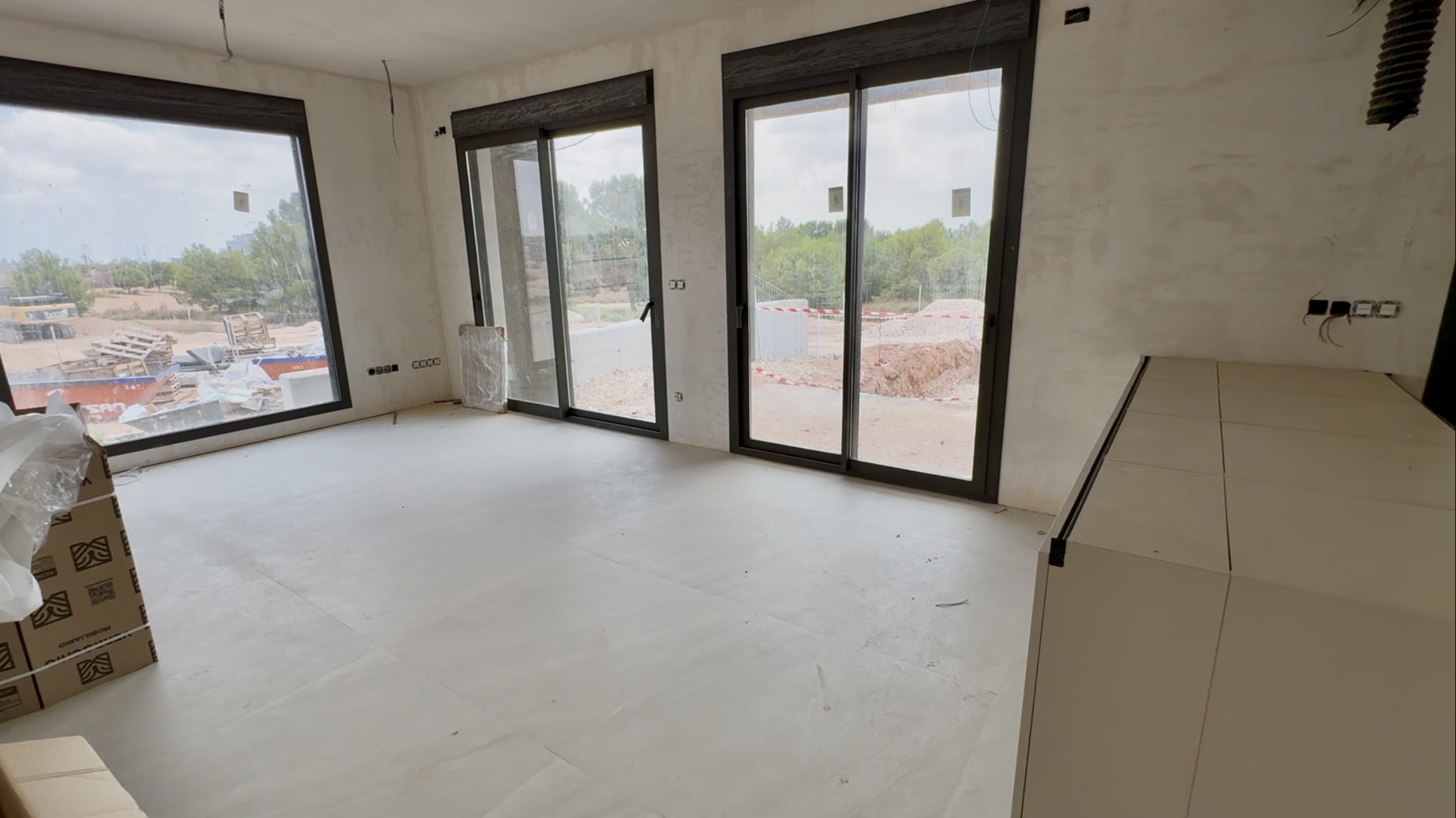 379.900 Euros