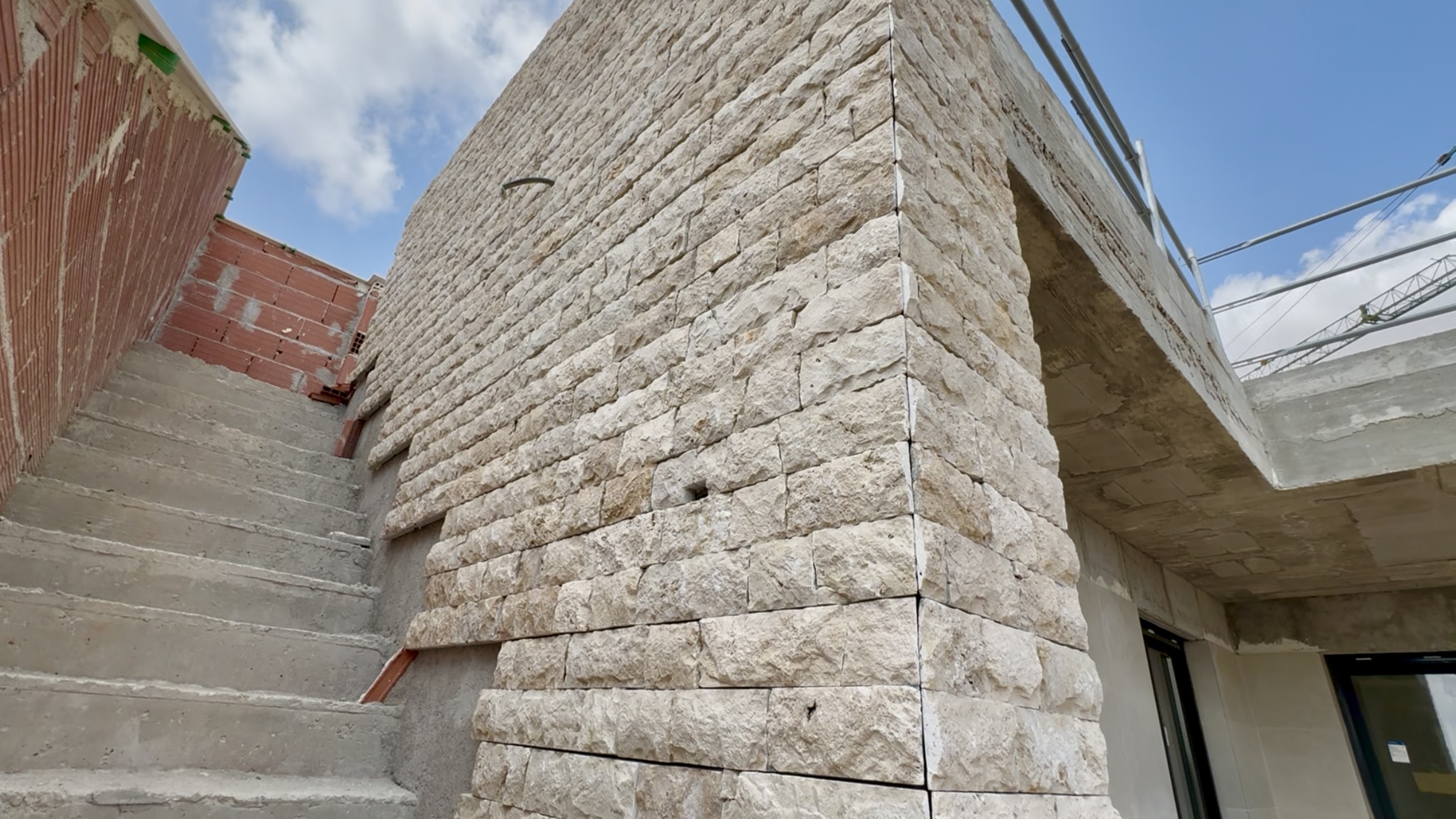 379.900 Euros