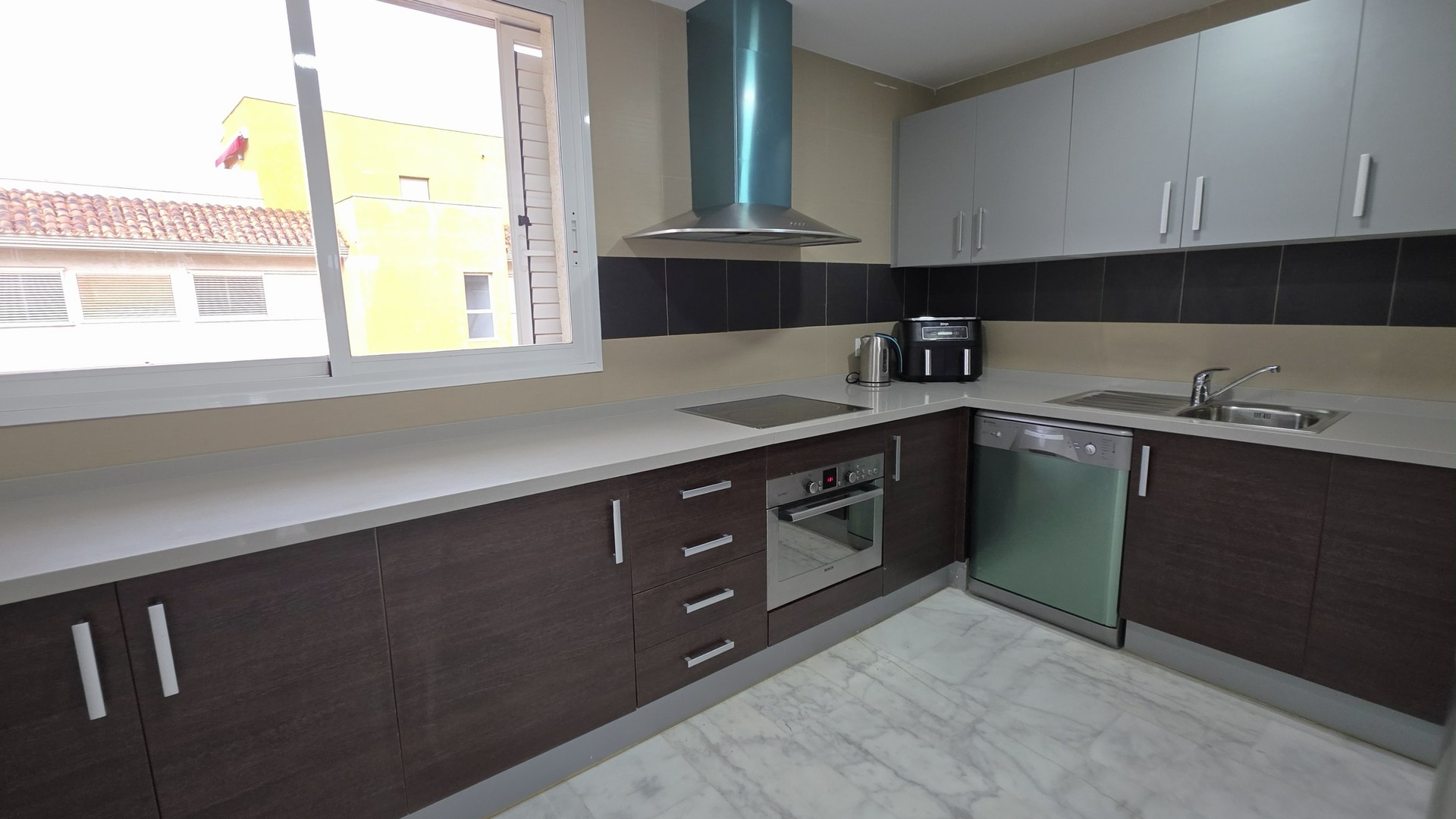229.000 Euros